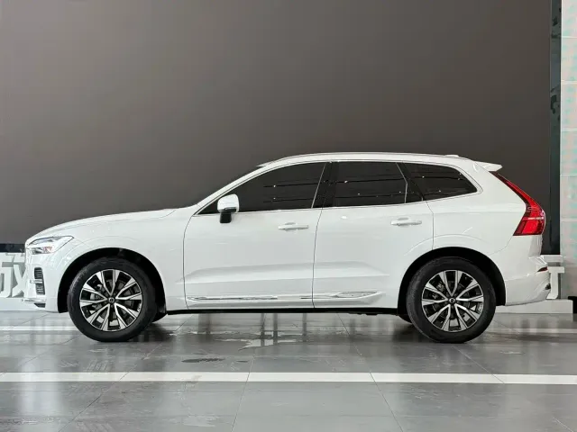 Volvo XC60 — Фото автомобиля 4