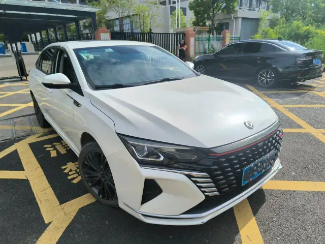 Dongfeng Yixuan MAX — Фото автомобиля 3