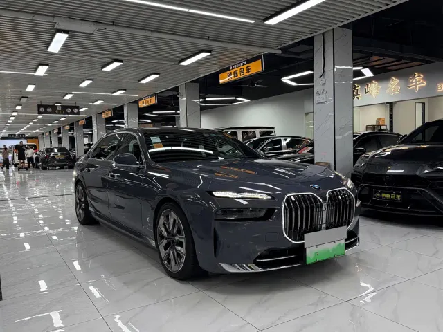 BMW i7 — Фото автомобиля 3