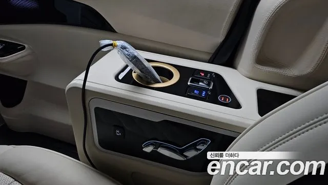Kia Canival — Фото автомобиля 16