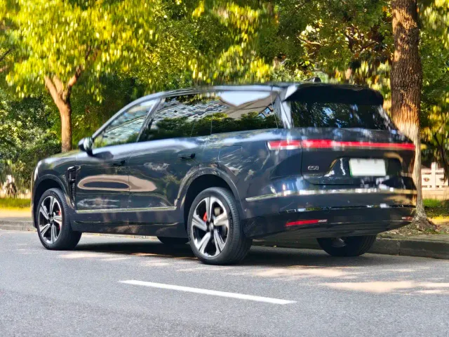 Nio ES8 — Фото автомобиля 19