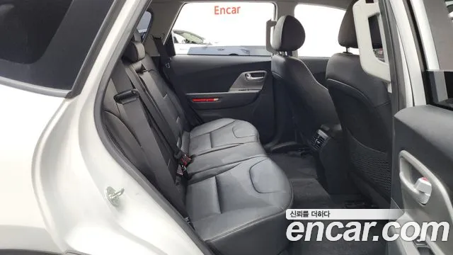 Kia Niro — Фото автомобиля 17