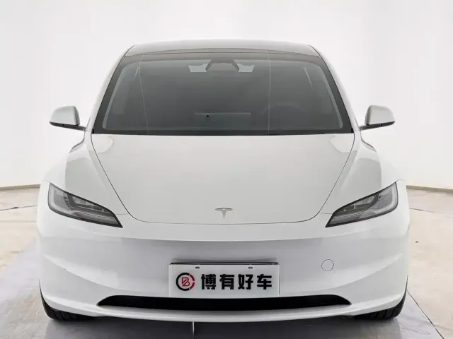 Tesla Model 3 — Фото автомобиля 2