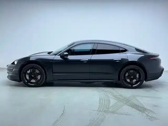 Porsche Taycan — Фото автомобиля 3