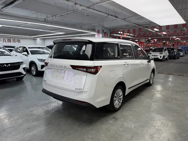 Wuling Jiachen — Фото автомобиля 11
