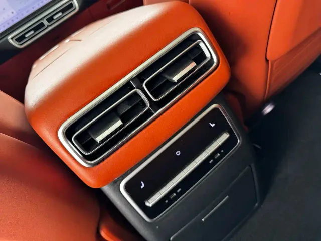 Li Auto L7 — Фото автомобиля 14