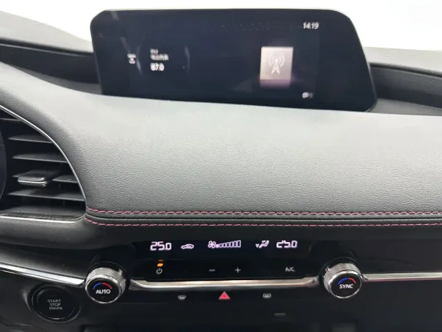 Mazda Axela — Фото автомобиля 18