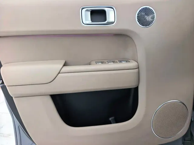 Li Auto L8 — Фото автомобиля 4