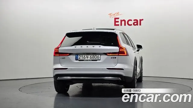 Вольво V60 V60 Cross Country 2 поколение B5 Ultimate AWD — Фото автомобиля 4