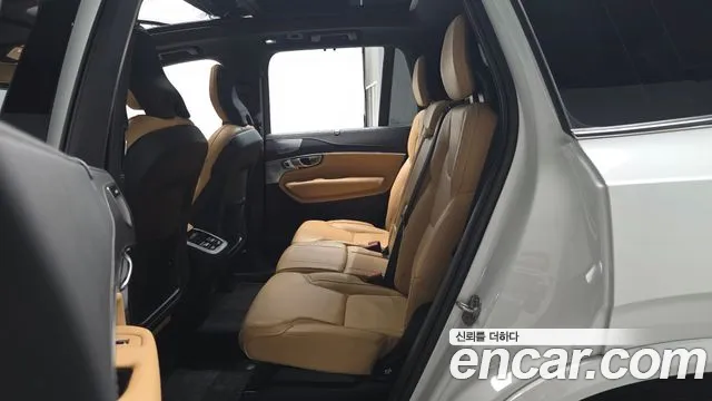 Вольво XC90 — Фото автомобиля 11