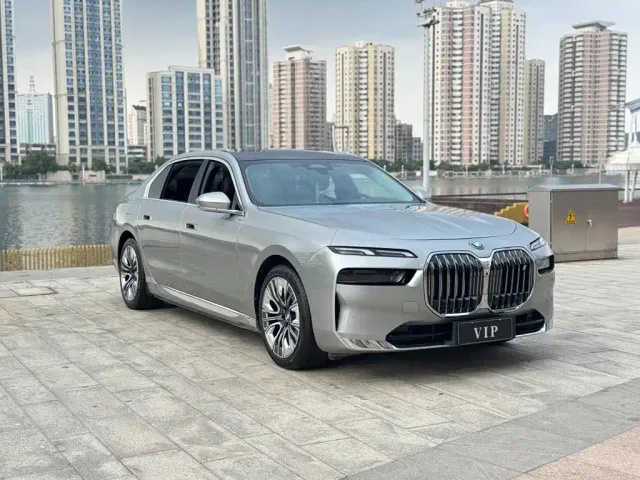 BMW BMW i7 2023 eDrive50L Leading M Sport Package — Фото автомобиля 2