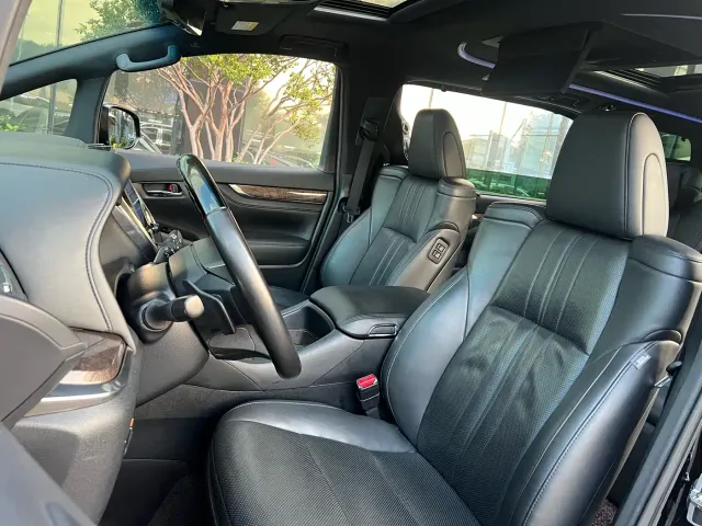 Toyota Alphard — Фото автомобиля 6