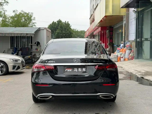 Mercedes-Benz E-Class — Фото автомобиля 12