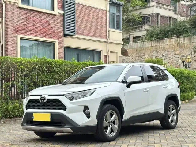 Фотография автомобиля — Toyota RAV4
