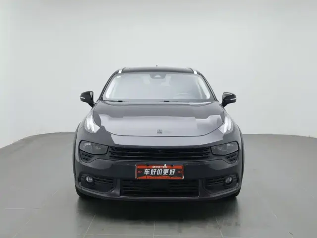Lynk & Co 02 — Фото автомобиля 3