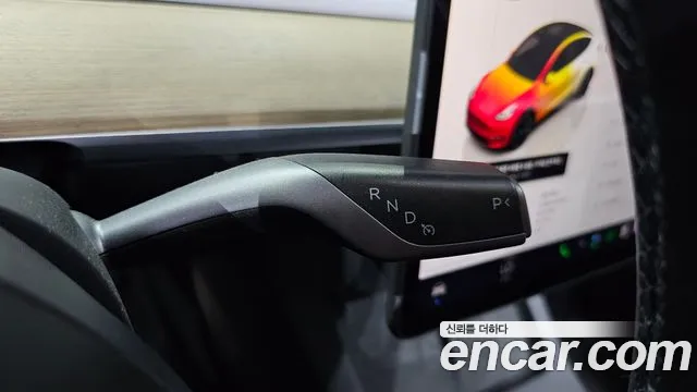 Tesla Model Y — Фото автомобиля 9