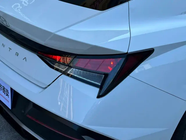 Hyundai Elantra — Фото автомобиля 16