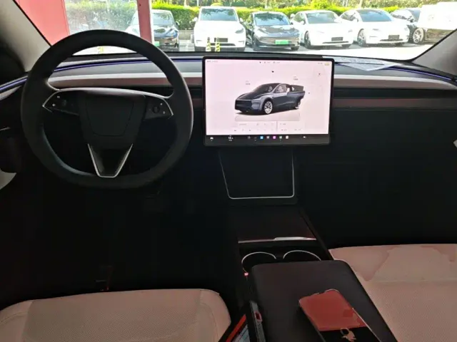 Tesla Model Y — Фото автомобиля 9