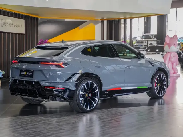 Lamborghini Urus — Фото автомобиля 4