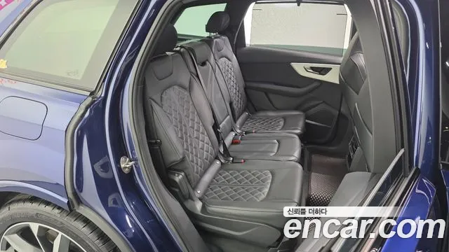 Audi Q7 — Фото автомобиля 24