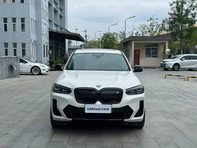 BMW iX3 — Фото автомобиля 2