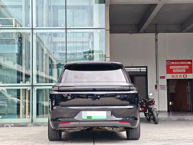 Li Auto L8 — Фото автомобиля 20