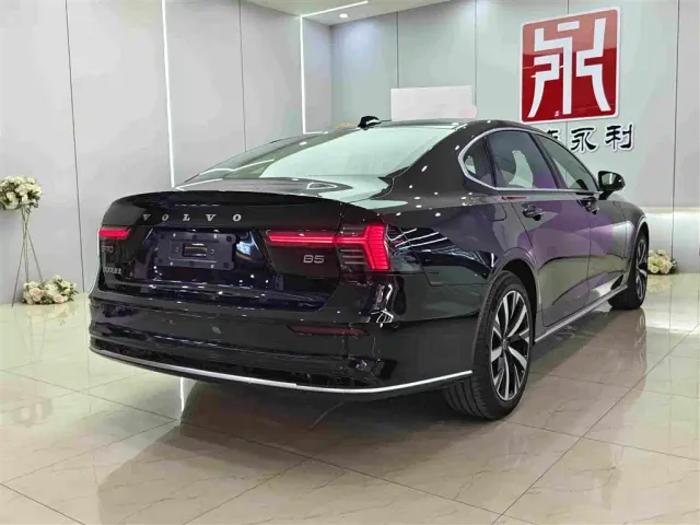 Volvo S90 — Фото автомобиля 6