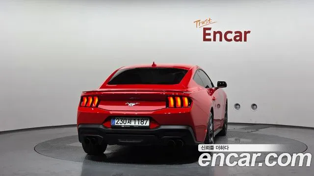 Ford Mustang — Фото автомобиля 3