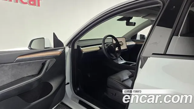 Tesla Model Y — Фото автомобиля 15