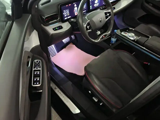Arcfox Alpha S — Фото автомобиля 15