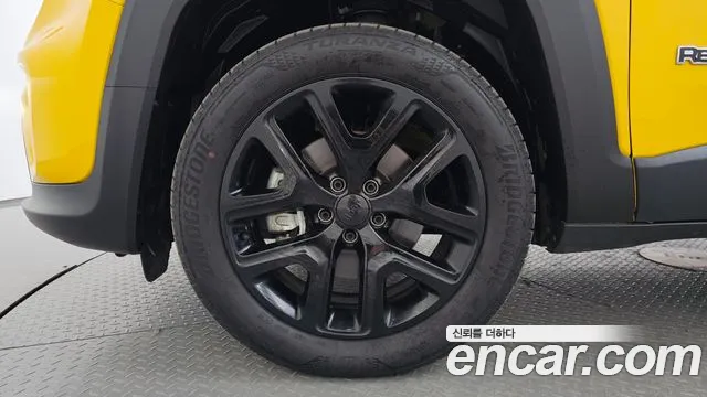 Jeep Renegade — Фото автомобиля 4