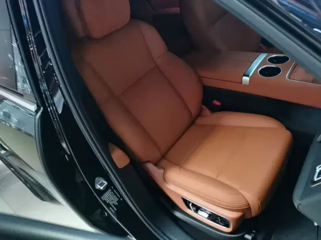 Li Auto L7 — Фото автомобиля 24