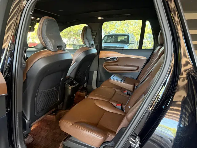 Volvo XC90 — Фото автомобиля 7
