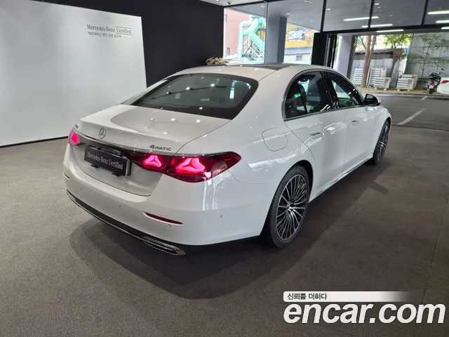 Mercedes-Benz E-Class — Фото автомобиля 2
