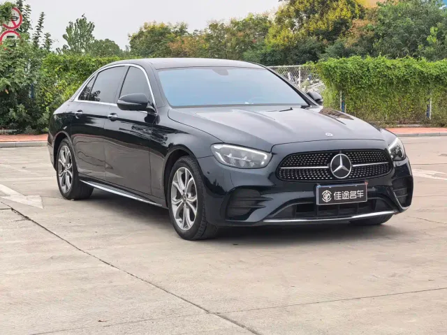 Mercedes-Benz E-Class — Фото автомобиля 3