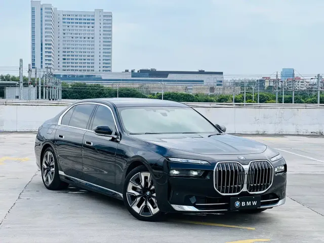 BMW 7 Series — Фото автомобиля 3