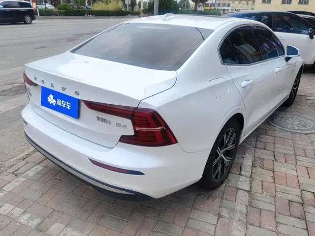 Volvo S60 — Фото автомобиля 3