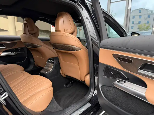 Mercedes-Benz E-Class — Фото автомобиля 9