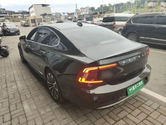 Volvo S90 — Фото автомобиля 4