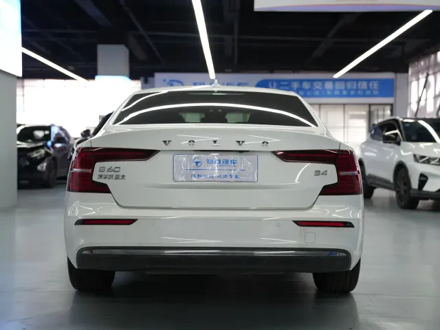 Volvo S60 — Фото автомобиля 23