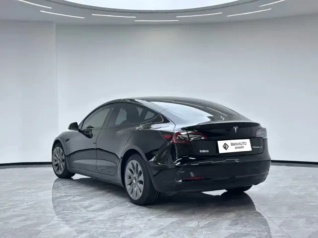 Tesla Model 3 — Фото автомобиля 3