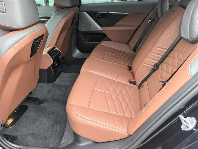 BMW BMW i5 2024 eDrive 35L Premium Luxury Package — Фото автомобиля 6
