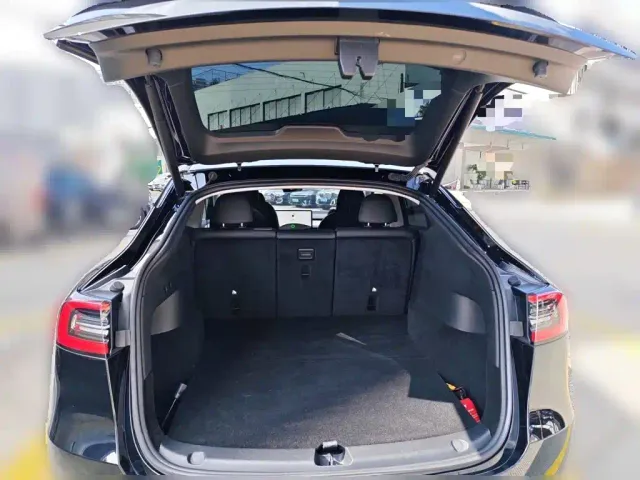 Tesla Model Y — Фото автомобиля 20