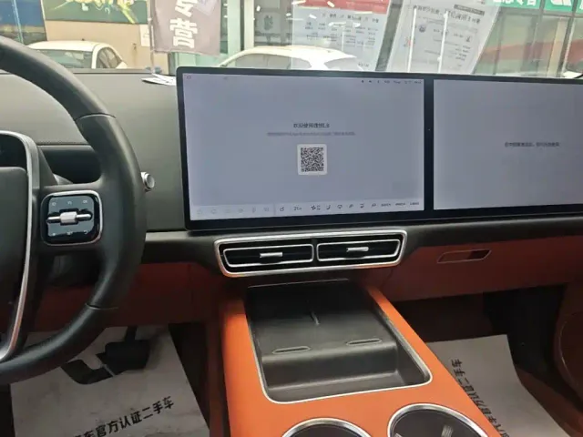 Li Auto L8 — Фото автомобиля 12