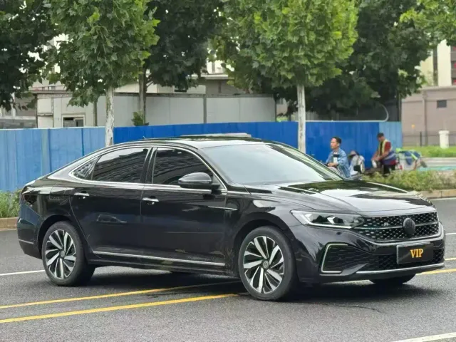 Volkswagen Passat — Фото автомобиля 3