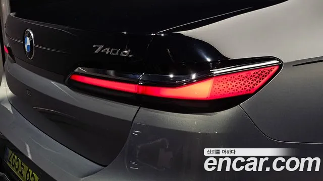 BMW 7-Series — Фото автомобиля 23