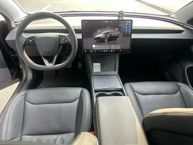 Tesla Model 3 — Фото автомобиля 9