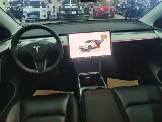 Tesla Model Y — Фото автомобиля 9