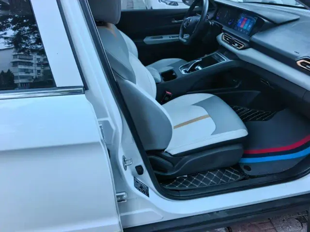 Dongfeng Fengshen E70 — Фото автомобиля 24