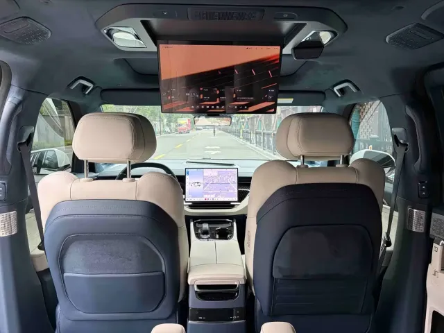 Zeekr 009 — Фото автомобиля 12